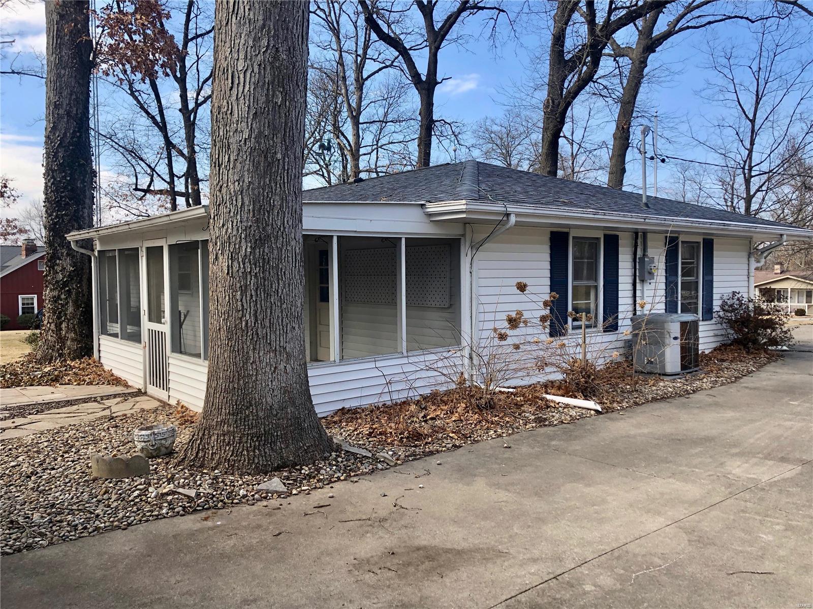 530 West Kinkead Road Hillsboro, IL 62049 - Photo 4 of 27 Gallery Image 4