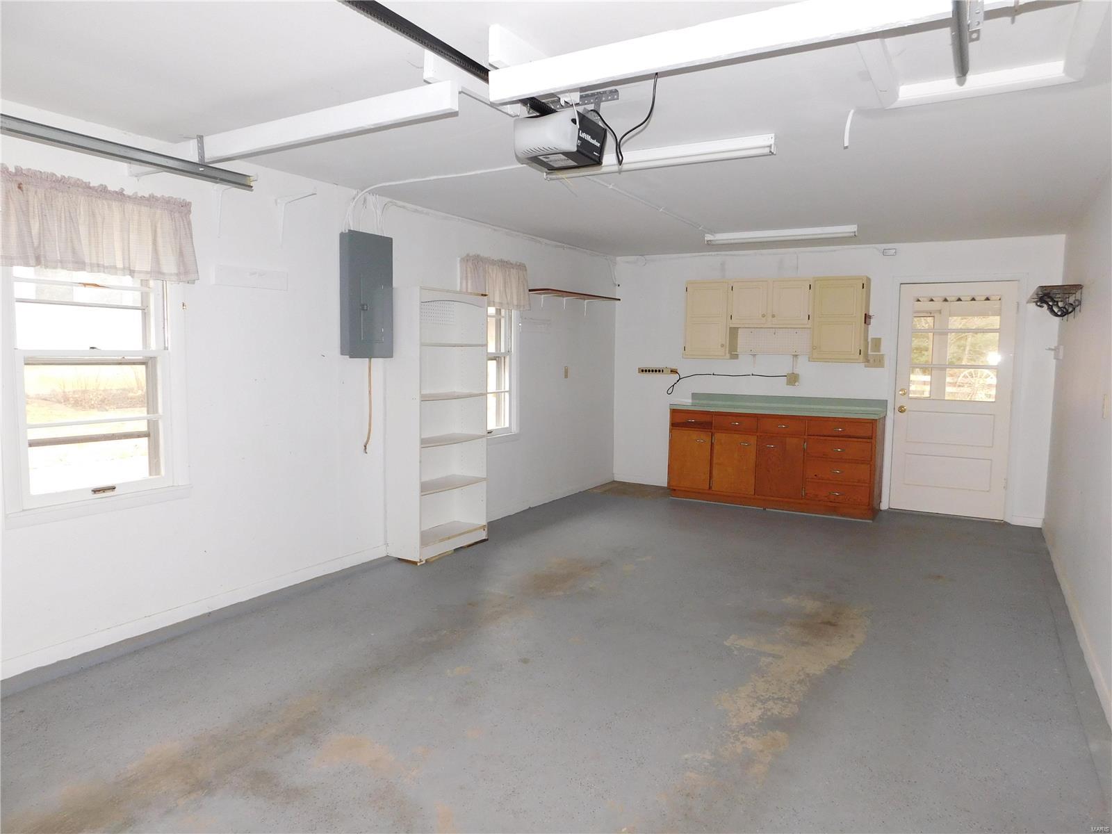530 West Kinkead Road Hillsboro, IL 62049 - Photo 10 of 27 Gallery Image 10