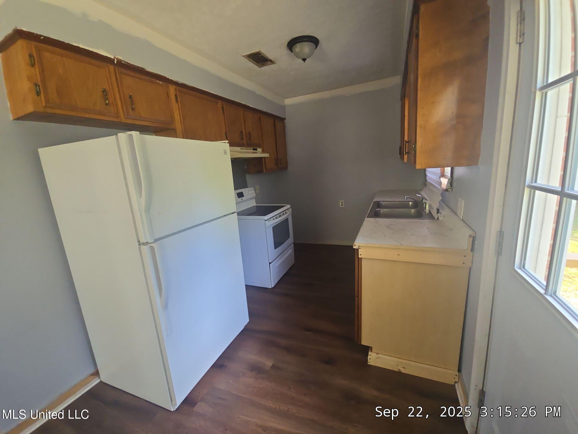 410 Countryside Road Vicksburg, MS 39180 - Photo 6 of 15 01997382-bcd6-700d-ae8c-4d2e37497b91