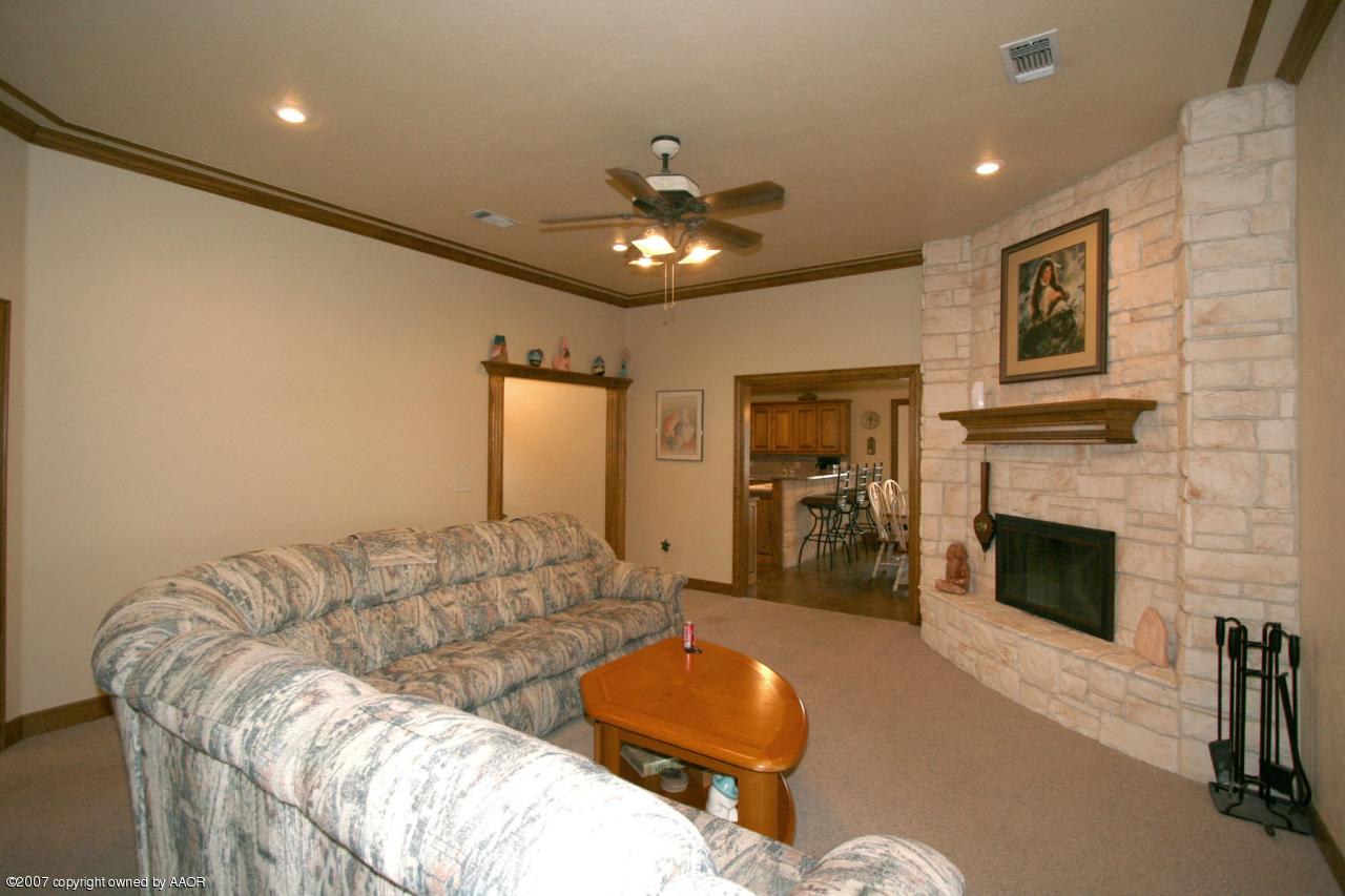 4901 Bushland Road Amarillo, TX 79119 - Photo 13 of 17 Living Room