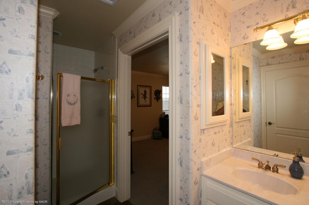 4901 Bushland Road Amarillo, TX 79119 - Photo 9 of 17 Bathroom 3