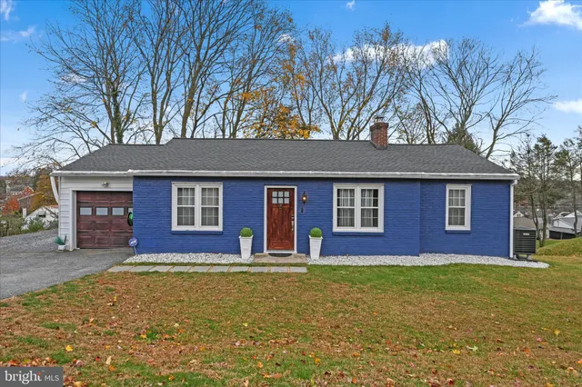 a front view of house with yard