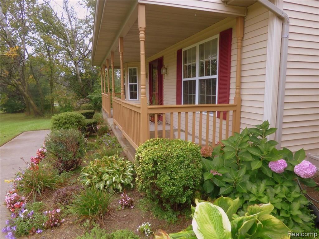 8080 Rachael Court Pinckney, MI 48169 - Photo 21 of 26 22 ENTRANCE.JPG