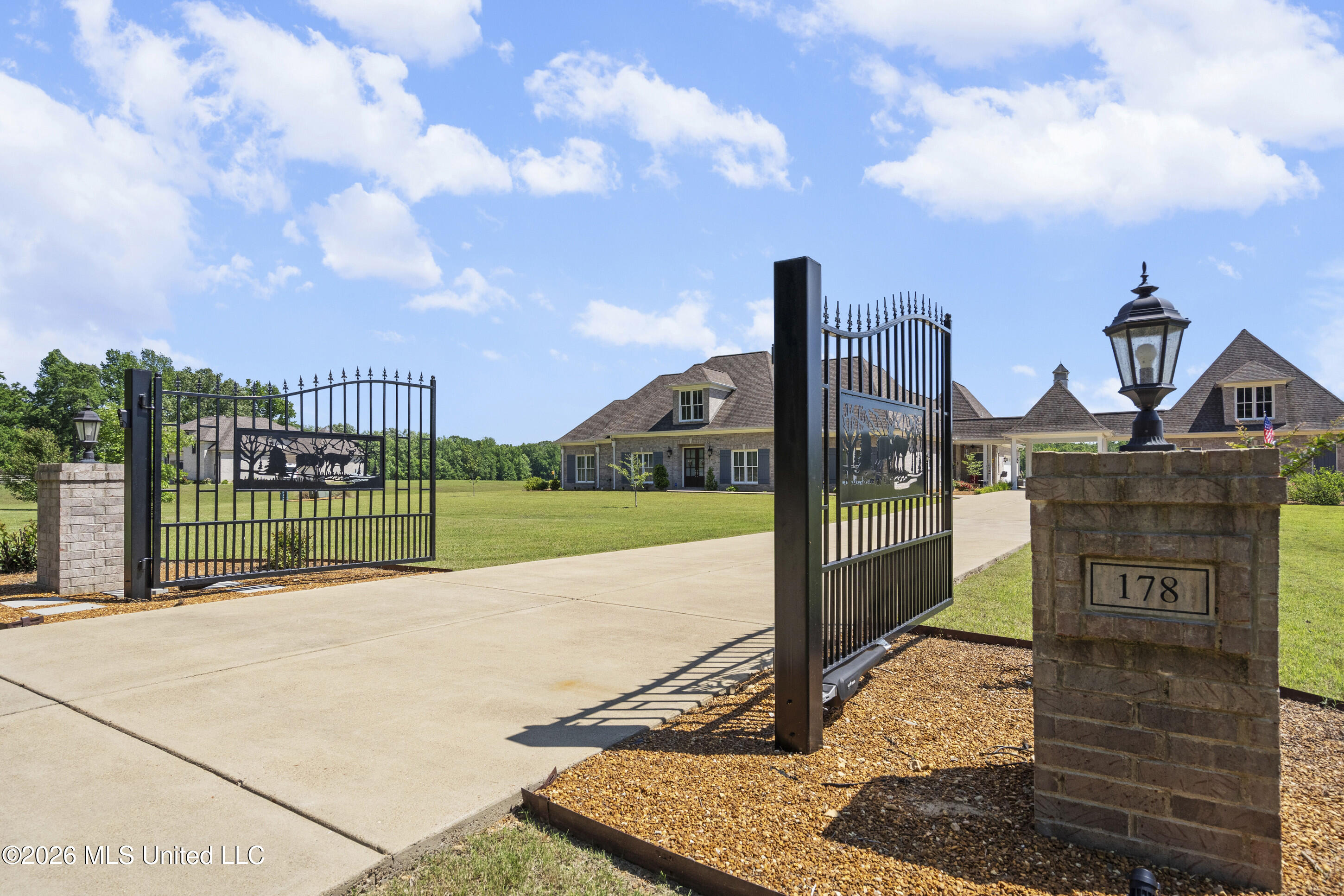178 Addison Lane Byhalia, MS 38611 - Photo 2 of 76 28__dsc9030_print
