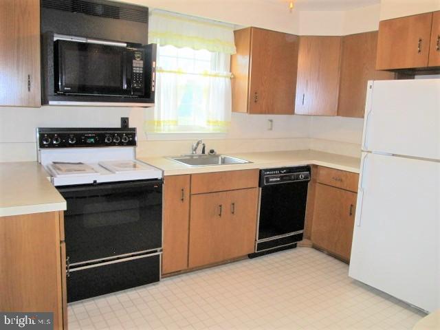 508 Forest View Road Linthicum, MD 21090 - Photo 14 of 46 Solid oak cabinetry!