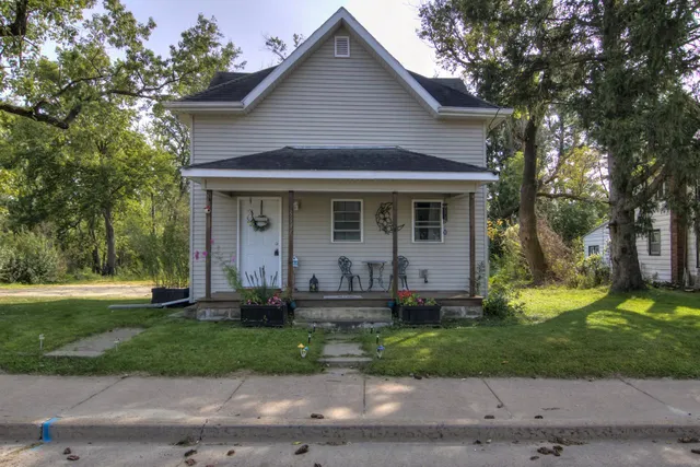 $190,000 | 25997 Mondovi Street East, Eleva, WI 54738