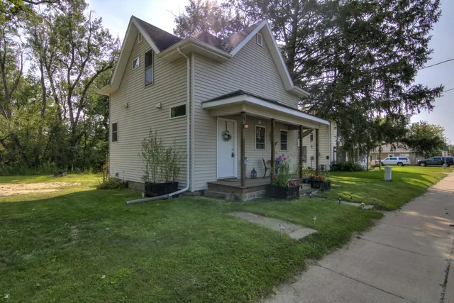 $190,000 | 25997 Mondovi Street East, Eleva, WI 54738