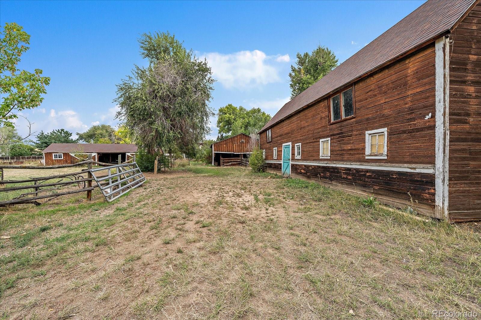 5939 Niwot Road Longmont, CO 80503 - Photo 18 of 25 a backyard of a house with barbeque oven and outdoor seating
