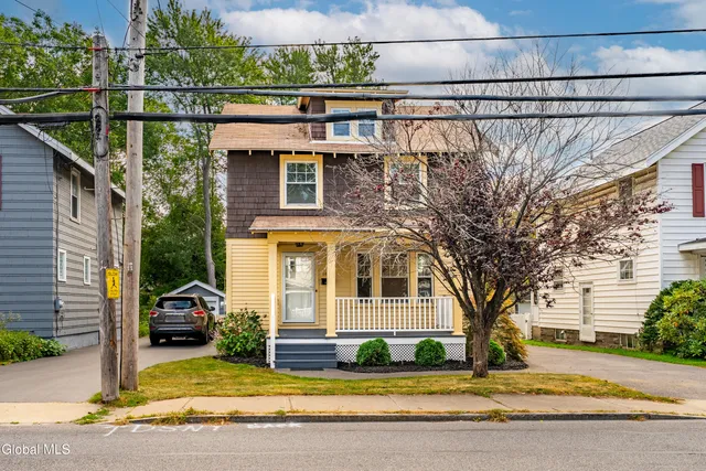 $324,500 | 1084 Van Antwerp Road, Niskayuna, NY 12309