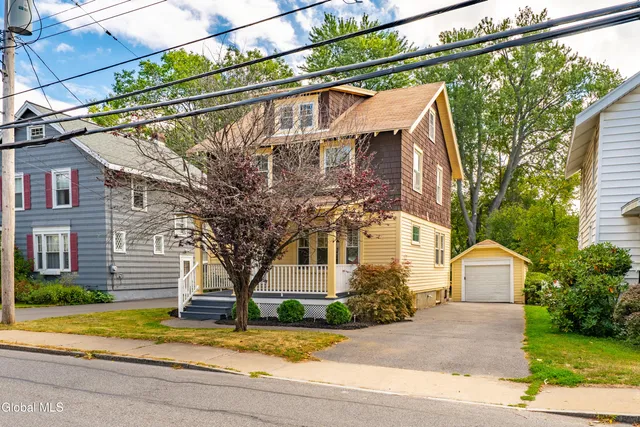 $324,500 | 1084 Van Antwerp Road, Niskayuna, NY 12309