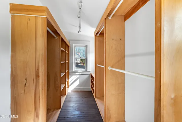 $324,500 | 1084 Van Antwerp Road, Niskayuna, NY 12309