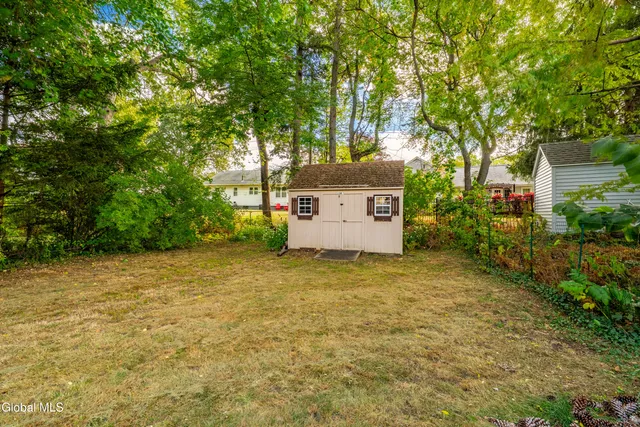 $324,500 | 1084 Van Antwerp Road, Niskayuna, NY 12309