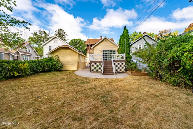 $324,500 | 1084 Van Antwerp Road, Niskayuna, NY 12309