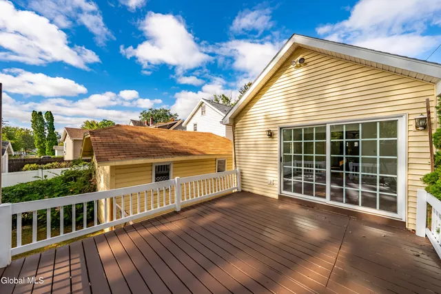 $324,500 | 1084 Van Antwerp Road, Niskayuna, NY 12309