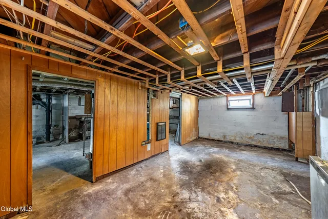 $324,500 | 1084 Van Antwerp Road, Niskayuna, NY 12309