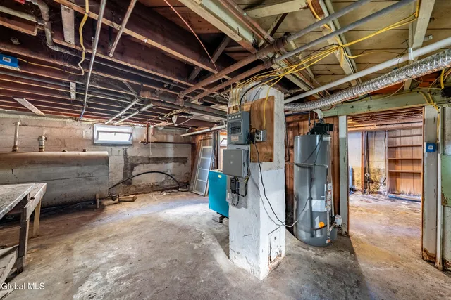 $324,500 | 1084 Van Antwerp Road, Niskayuna, NY 12309