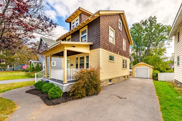 $324,500 | 1084 Van Antwerp Road, Niskayuna, NY 12309