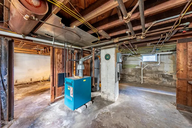 $324,500 | 1084 Van Antwerp Road, Niskayuna, NY 12309