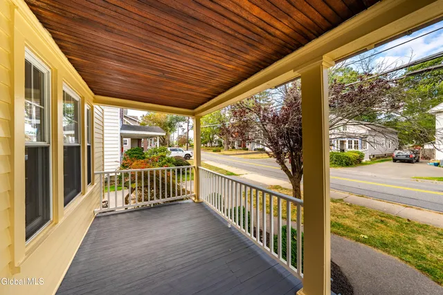 $324,500 | 1084 Van Antwerp Road, Niskayuna, NY 12309