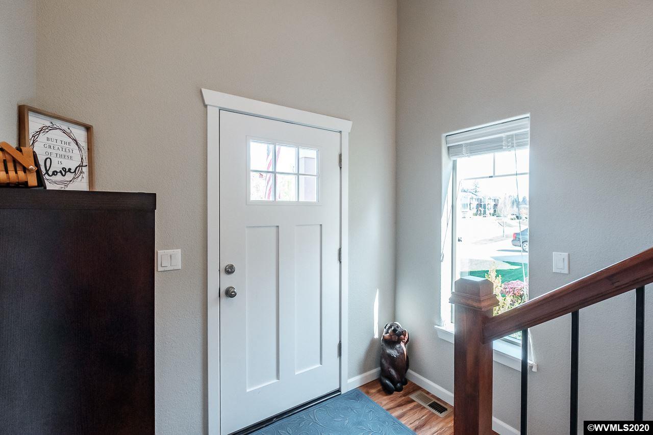 828 Northwest Hickory Street Albany, OR 97321 - Photo 5 of 38