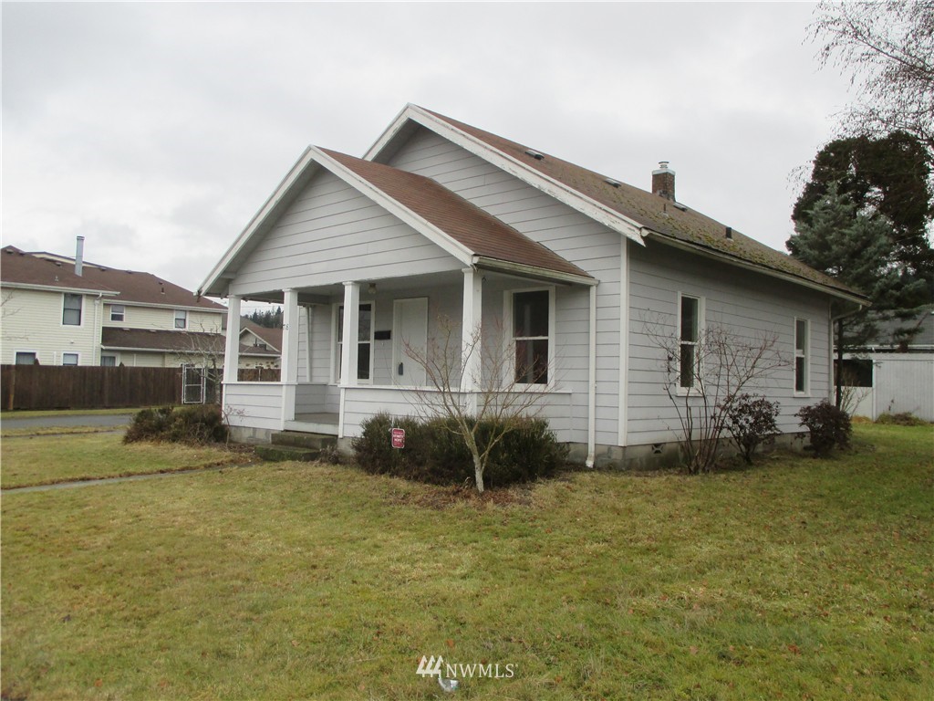 718 Southwest Cascade Avenue Chehalis, WA 98532 - Photo 2 of 14 Gallery Image 2