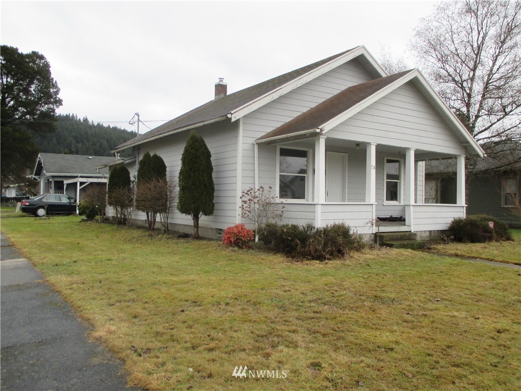 718 Southwest Cascade Avenue Chehalis, WA 98532 - Photo 3 of 14 Gallery Image 3