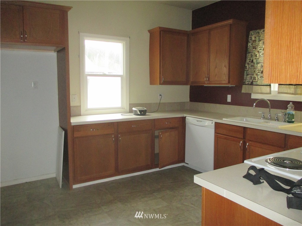 718 Southwest Cascade Avenue Chehalis, WA 98532 - Photo 5 of 14 Gallery Image 5