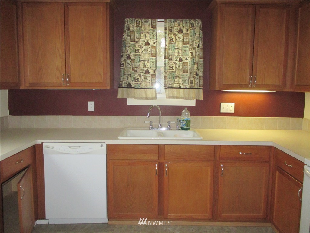 718 Southwest Cascade Avenue Chehalis, WA 98532 - Photo 6 of 14 Gallery Image 6