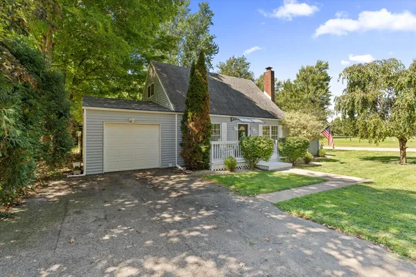 $304,900 | 61140 Lenawee Road, Cassopolis, MI 49031