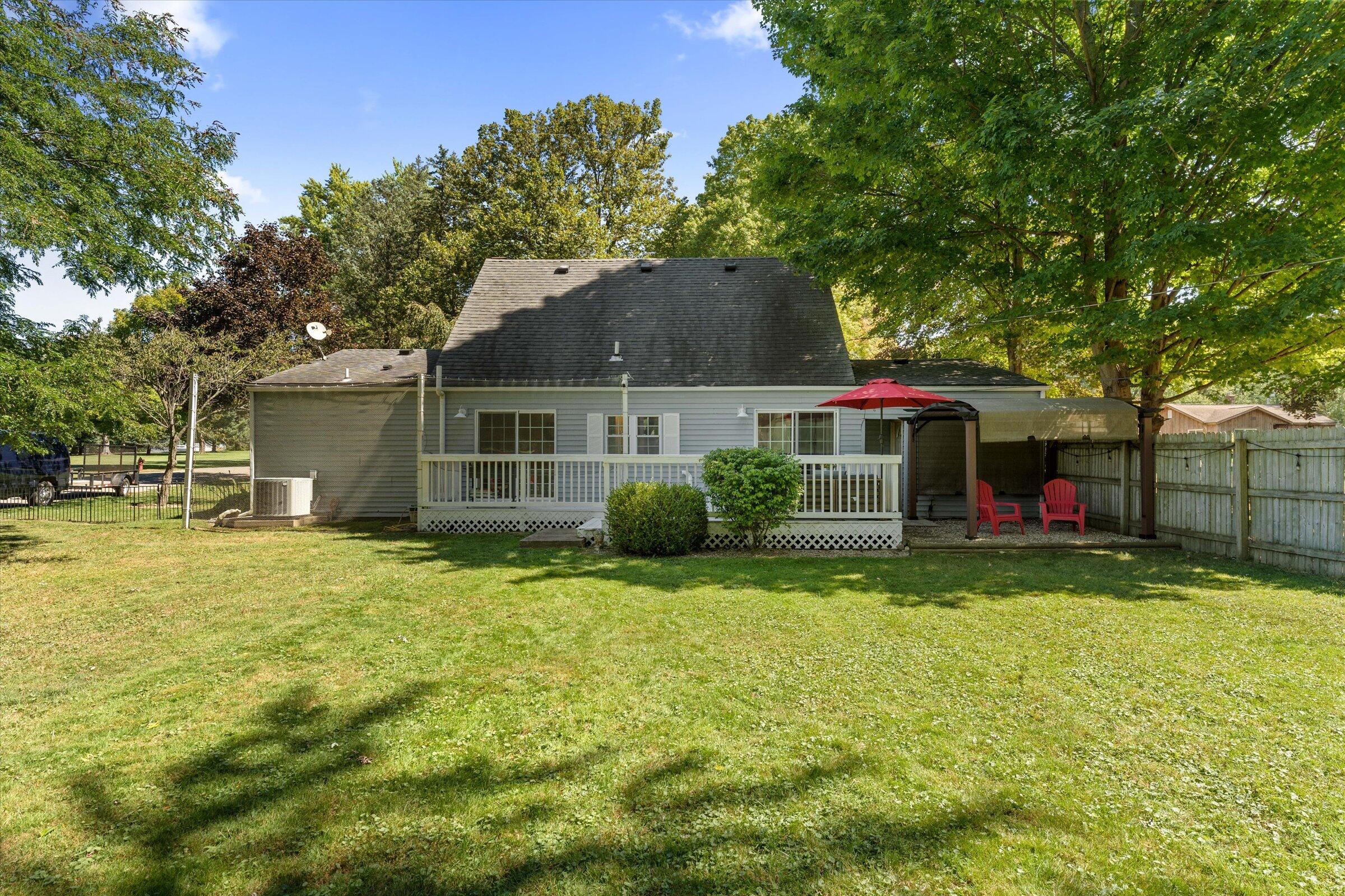 61140 Lenawee Road Cassopolis, MI 49031 - Photo 29 of 40 Back exterior