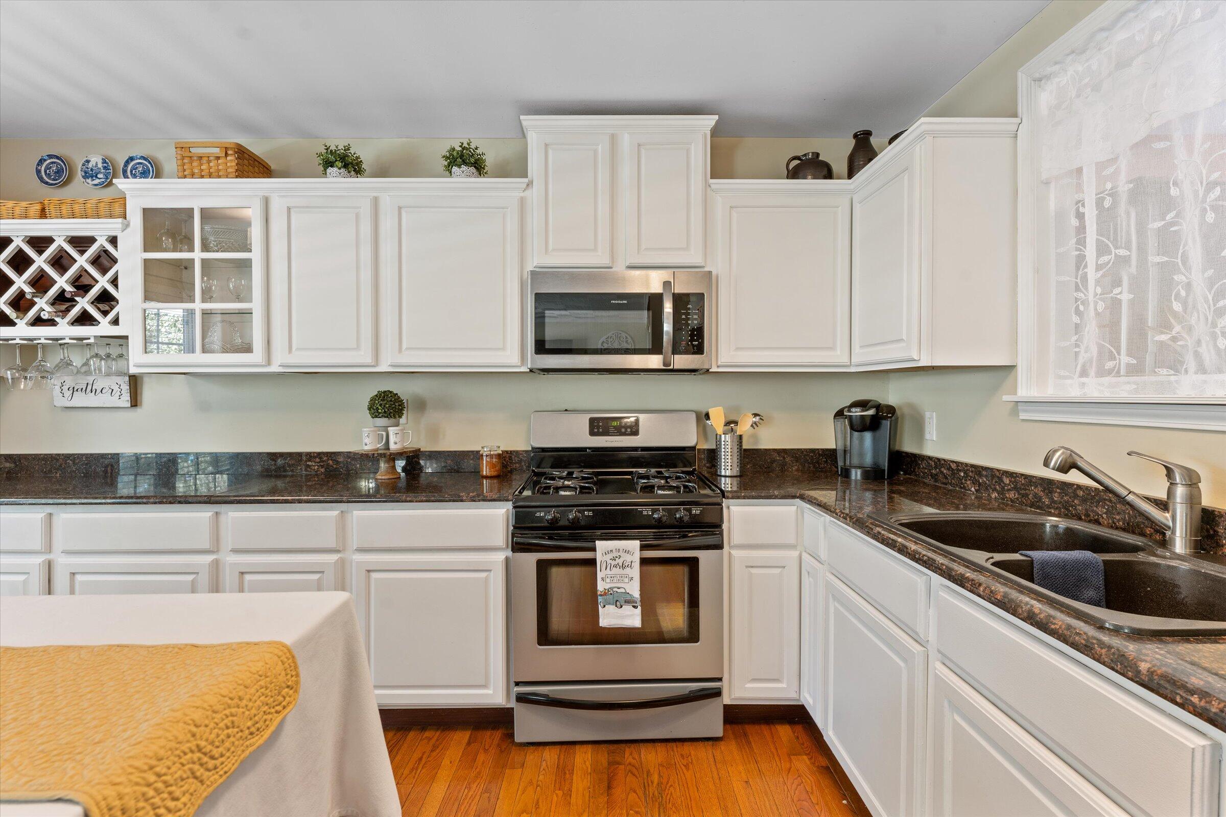 61140 Lenawee Road Cassopolis, MI 49031 - Photo 10 of 40 Stainless appliances