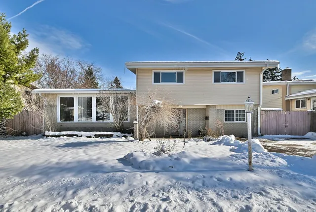 $550,000 | 521 Michael Manor, Glenview, IL 60025