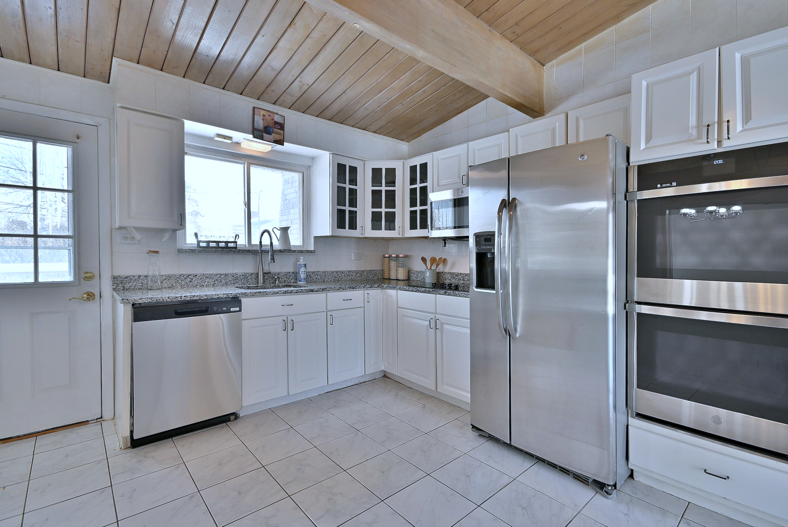 521 Michael Manor Glenview, IL 60025 - Photo 15 of 52 a kitchen with stainless steel appliances granite countertop a refrigerator and a sink