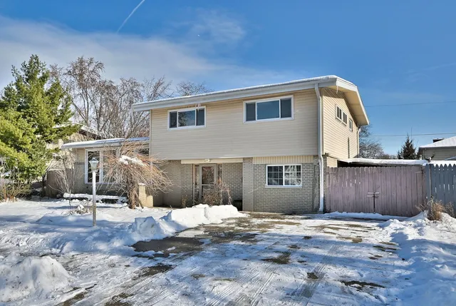 $550,000 | 521 Michael Manor, Glenview, IL 60025