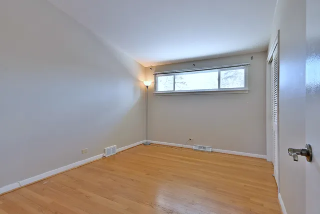 $550,000 | 521 Michael Manor, Glenview, IL 60025