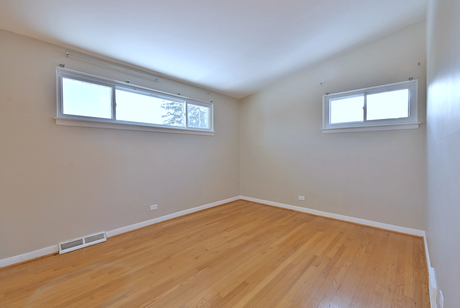521 Michael Manor Glenview, IL 60025 - Photo 25 of 52 an empty room with wooden floor and windows