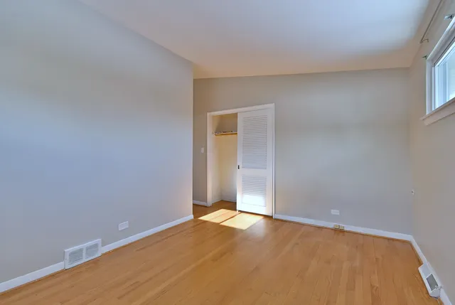 $550,000 | 521 Michael Manor, Glenview, IL 60025