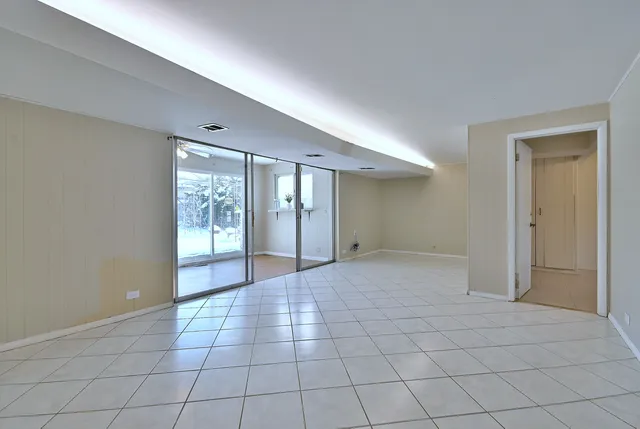 $550,000 | 521 Michael Manor, Glenview, IL 60025