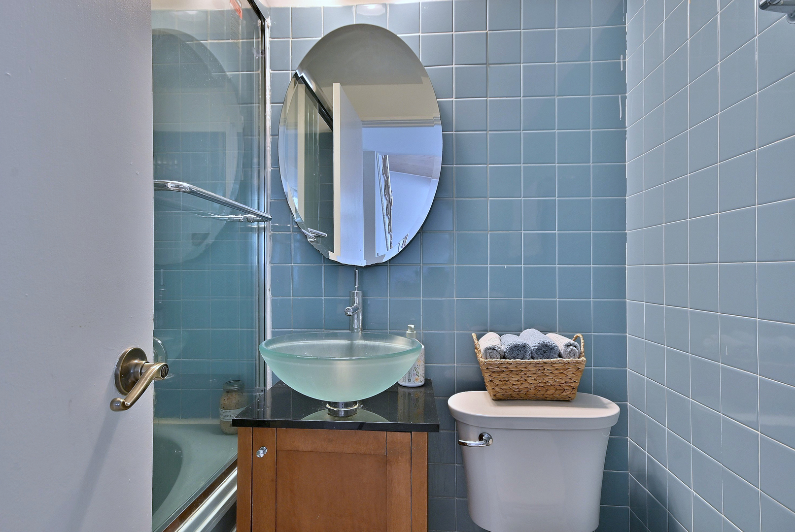 521 Michael Manor Glenview, IL 60025 - Photo 35 of 52 a bathroom with a toilet sink and mirror