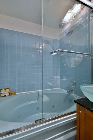 $550,000 | 521 Michael Manor, Glenview, IL 60025