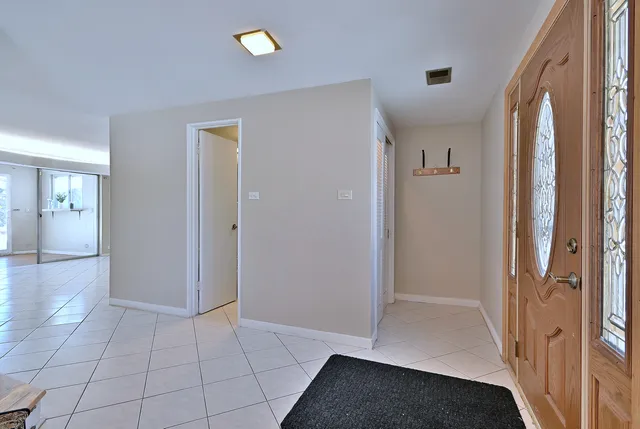 $550,000 | 521 Michael Manor, Glenview, IL 60025