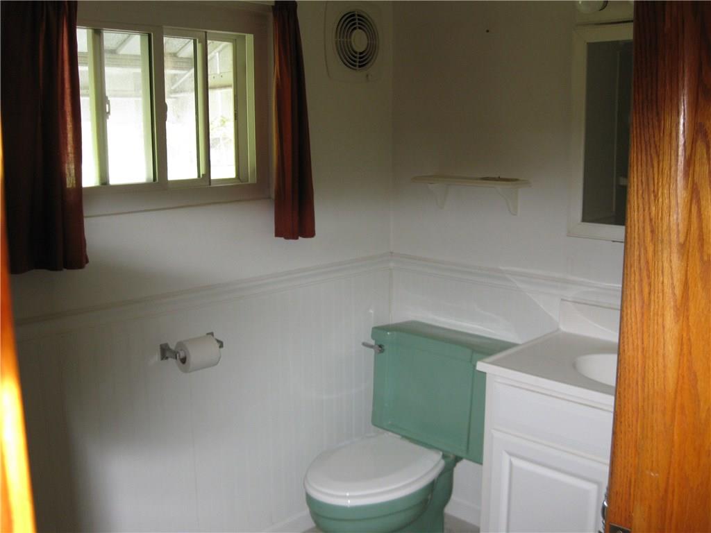 3108 Mercer Road New Castle, PA 16105 - Photo 10 of 17 Second floor full bath.