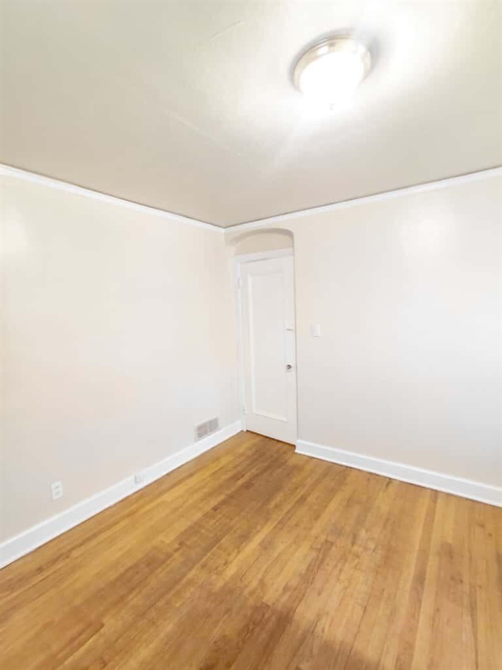 16578 Indiana Street, Unit : UPPER Detroit, MI 48221 - Photo 16 of 18