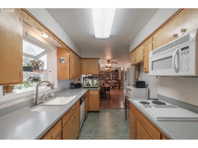 $415,000 | 3614 31st Avenue Northeast, Salem, OR 97301