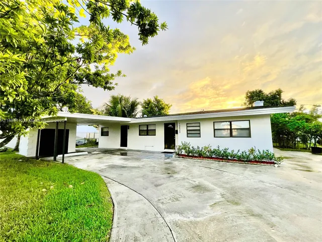 a view of a backyard of the house