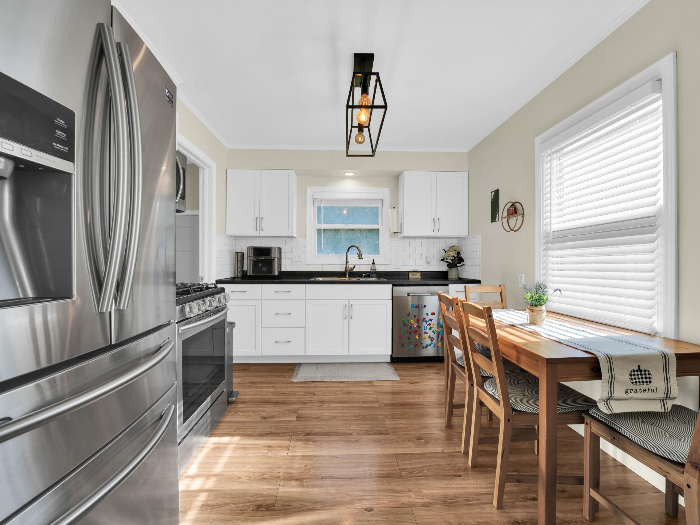 3211 Lakeview Circle Racine, WI 53402 - Photo 15 of 25 Photo (6)