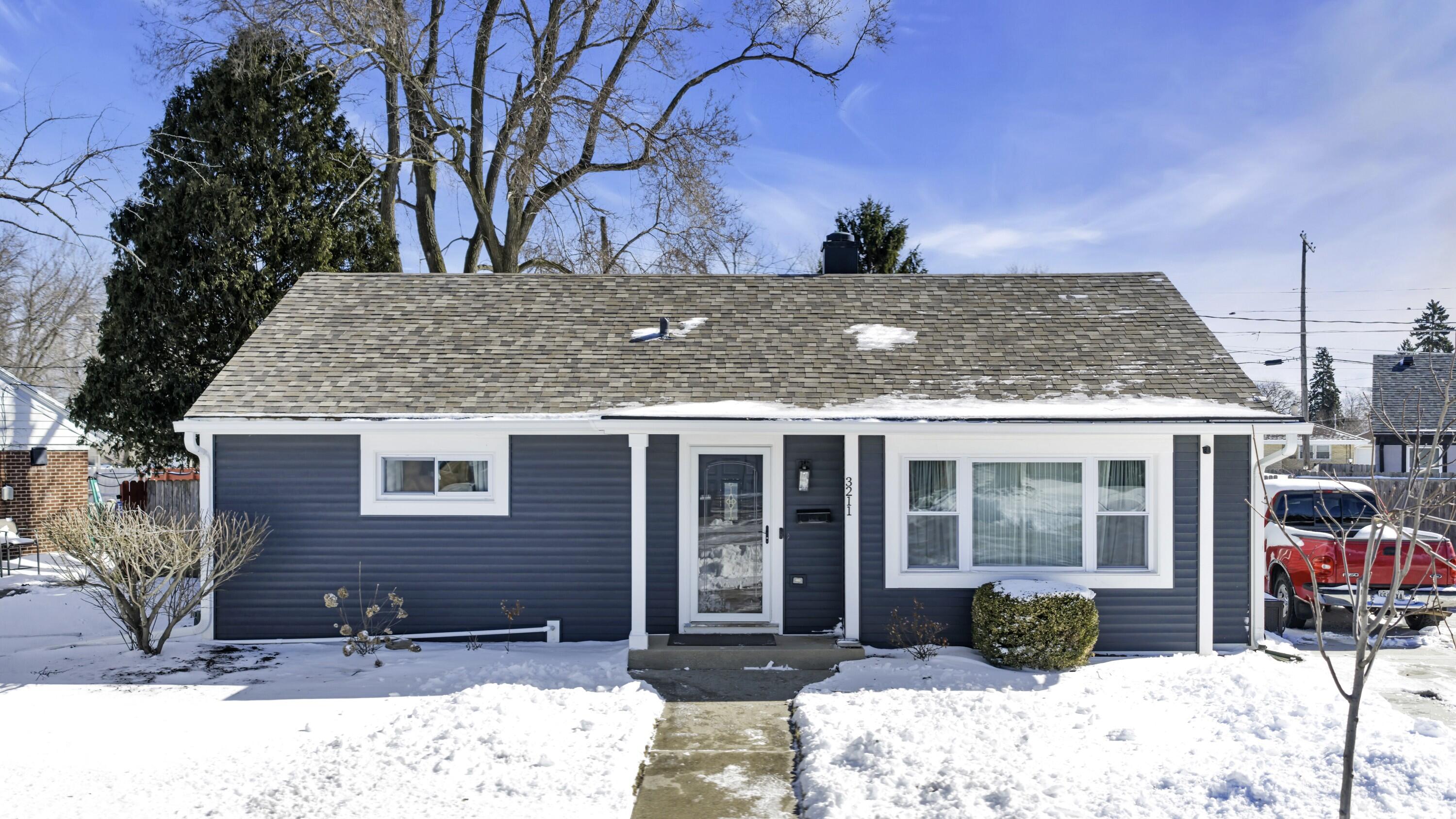 3211 Lakeview Circle Racine, WI 53402 - Photo 23 of 25 Photo-2