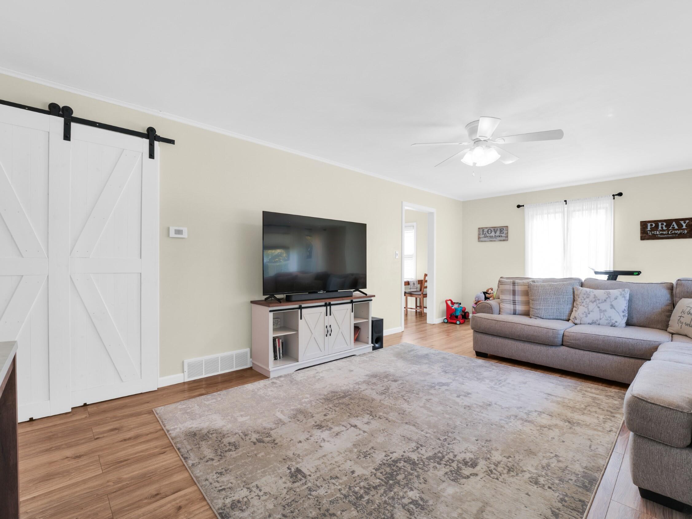 3211 Lakeview Circle Racine, WI 53402 - Photo 6 of 25 Photo (1)