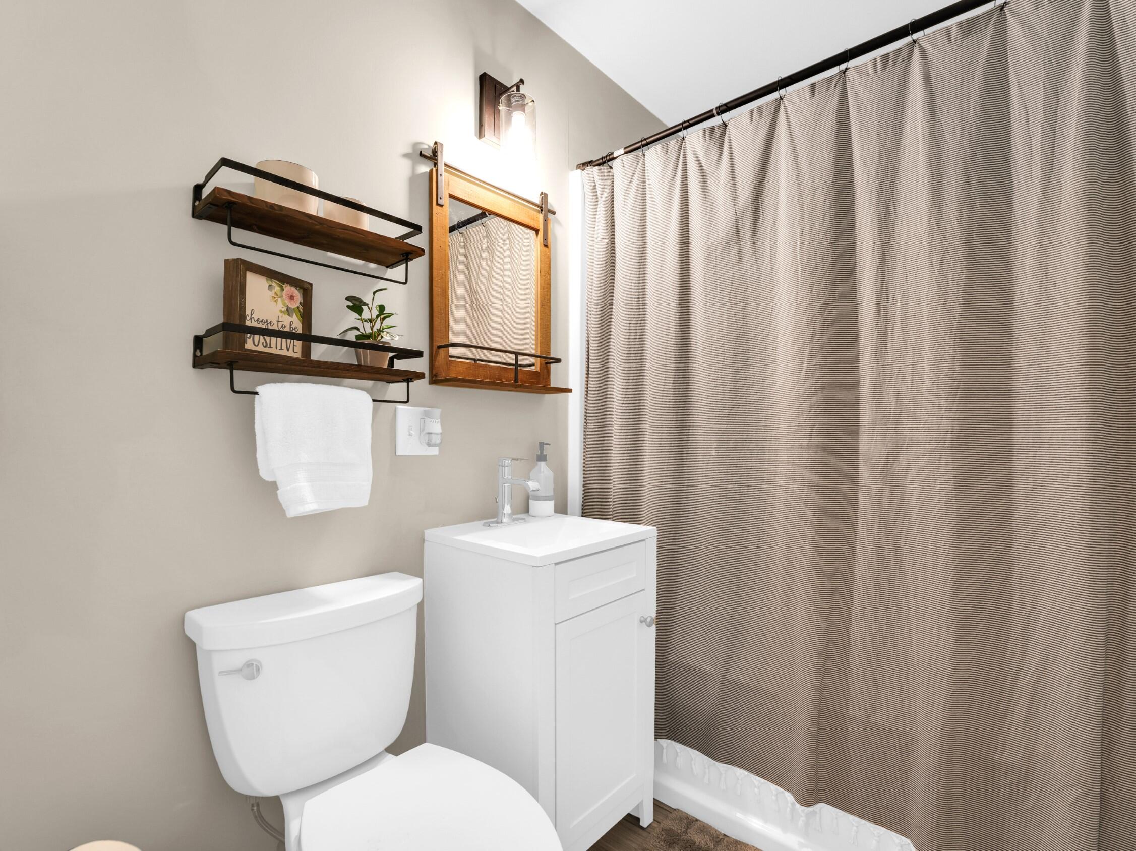 3211 Lakeview Circle Racine, WI 53402 - Photo 8 of 25 Photo (13)