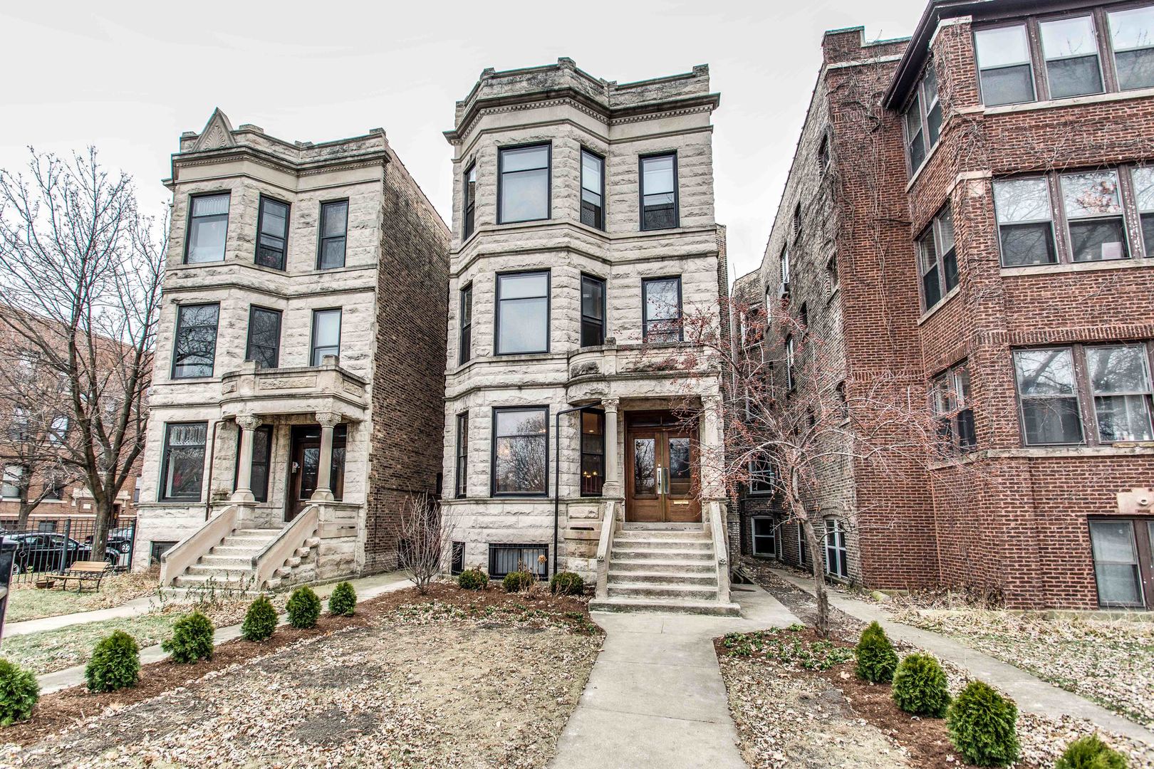 2905 West Logan Boulevard Chicago, IL 60647 - Photo 2 of 36 a front view of a residential apartment building with a yard